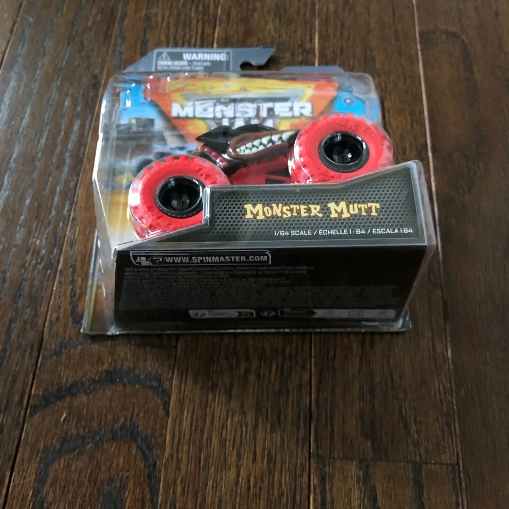 Monster Jam Monster Trucks - Red/Black Monster Mutt - Series 36 - 1/64 Scale NEW